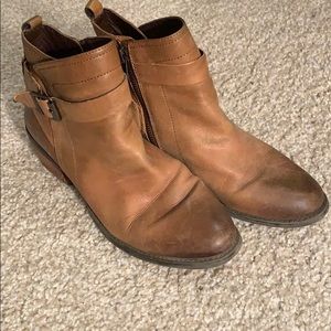 Vince Camuto VP Beamer brown leather boots